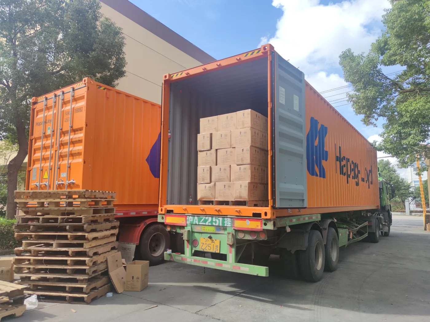 Export container loading reference with boxed products